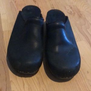 Dansko slide ons. Worn a few times.
